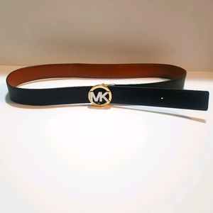 Michael kors reversible belt.